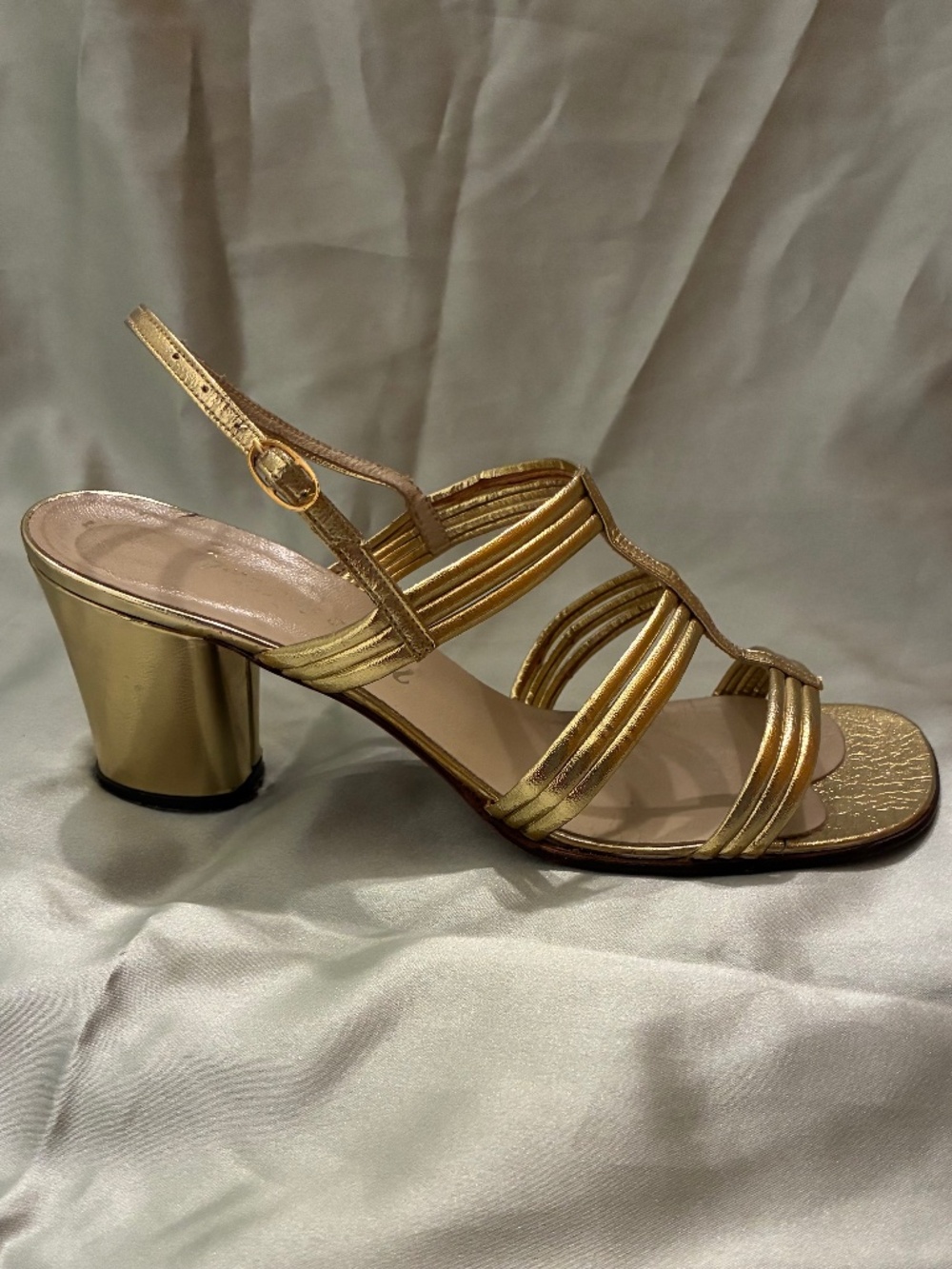 Vintage 60s-70s Made In Italy Gold Leather Sandals Block Heels 7 GUC Palm Royale